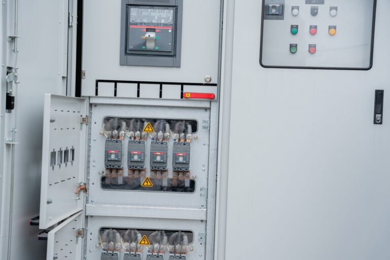 Electrical Panel Labels Missing? How to Map and Label Your Circuit Breakers Correctly