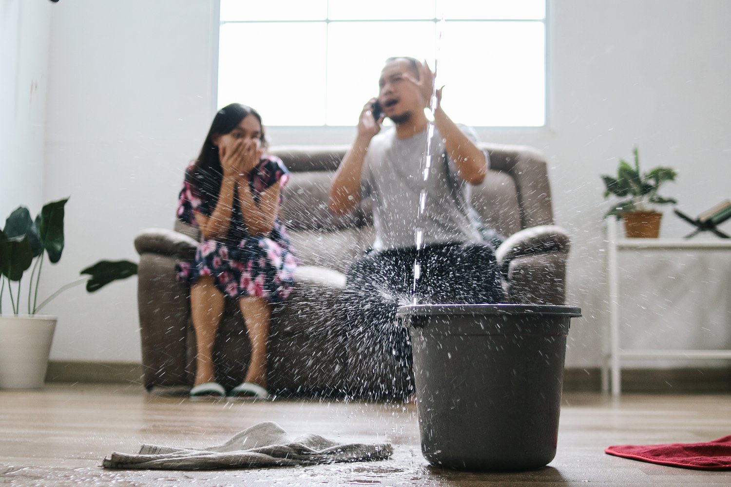 How to Find and Fix Water Leaks in Walls: Early Detection Signs and Solutions
