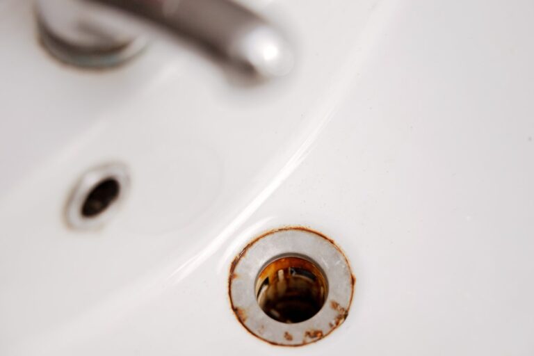 Leaking Pipes Under Sink? Step-by-Step Repair Guide Without Calling a Plumber