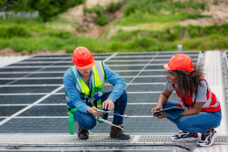 Solar Panel Efficiency Dropping? Expert Diagnosis & Repair Solutions for Homeowners