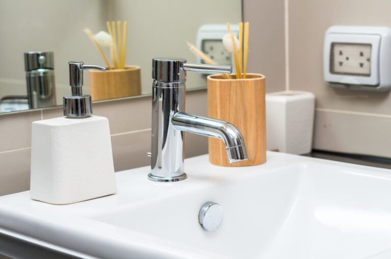 Essential guide to choosing the right bathroom faucets for your home