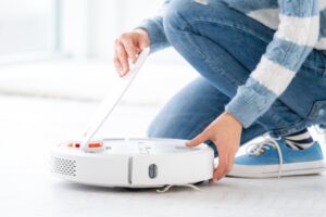 Smart Vacuum Robot Error Messages: Navigation and Charging Problems