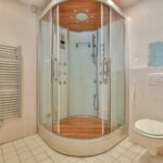 Essential tips for choosing and installing shower cabins