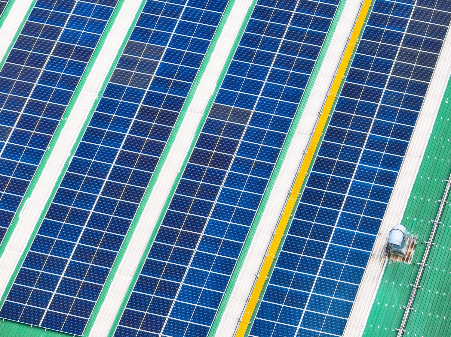 Maximizing energy efficiency with photovoltaic systems: A guide for homeowners