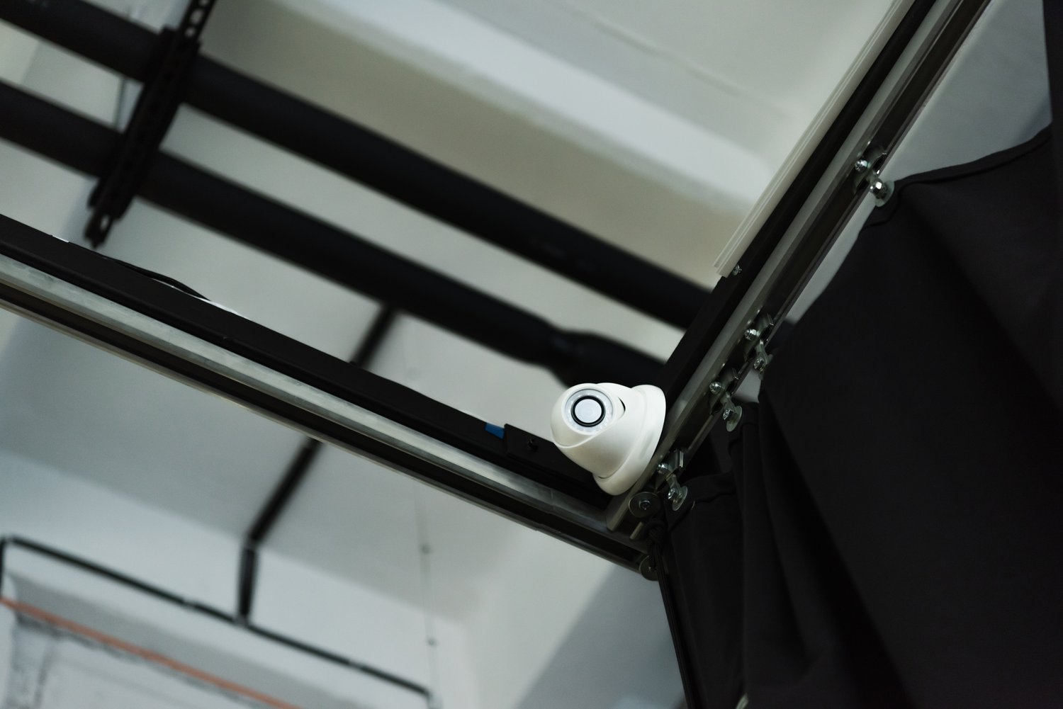 Smart Garage Door Sensor Misalignment: Position and Safety Solutions